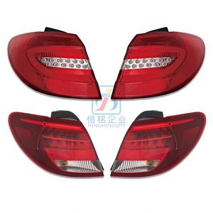 Ensemble de feux arrière LED W246 pour <span class=keywords><strong>Mercedes</strong></span> Benz <span class=keywords><strong>Classe</strong></span> <span class=keywords><strong>B</strong></span> W246 OEM 2468200564 2468200664 2469068100 2469068200 - Product Image 1