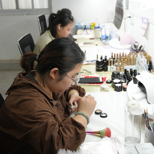 Uñas Postizas con Efecto Ojo de Gato Rosa Brillante, Uñas Simples con Purpurina, Puntas de Uñas Cortas y Redondas, Producto Terminado - Product Image 6