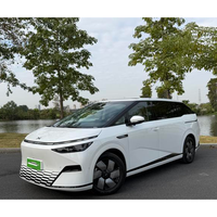 Xpeng X9 2024 610 Long Range Pro Van Automatique Électrique Neuf R19 Volant à Gauche 7 Places