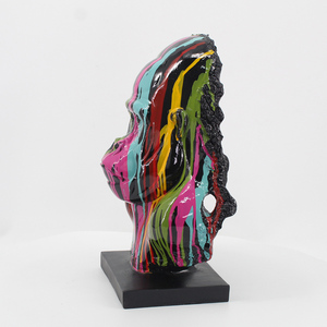 Statue d'art abstrait moderne Statues colorées en résine Sculptures de gorilles en résine pour table et décoration intérieure - Product Image 5