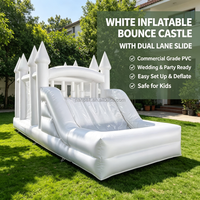 Château gonflable blanc avec toboggan double piste, structure gonflable de qualité commerciale pour mariages, anniversaires et événements