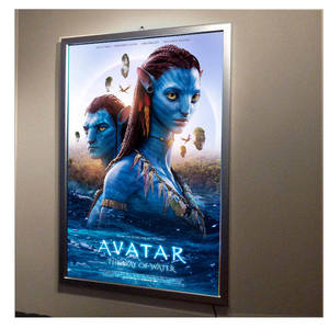 Cadre d'affichage publicitaire mural 27x40 en aluminium noir et argenté avec éclairage LED pour affiches de cinéma - Product Image 2