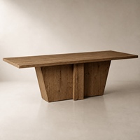 Table à manger rectangulaire en chêne massif rustique d'inspiration architecturale avec base trapézoïdale géométrique pour les propriétés et les intérieurs commerciaux