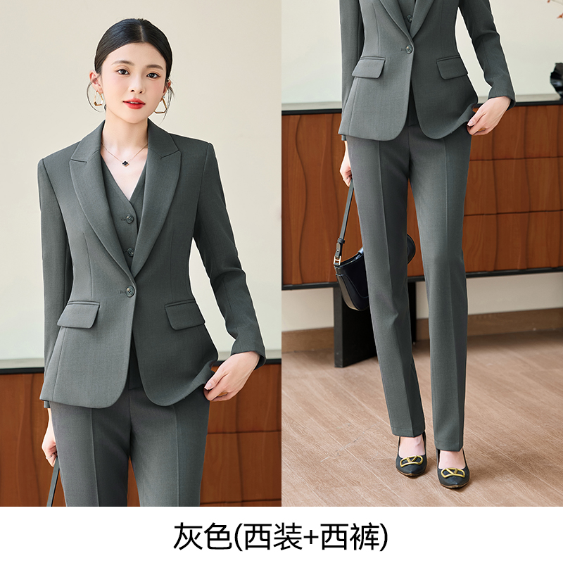Cappotto grigio + gilet + pantaloni