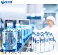 Ligne de production automatique d'eau embouteillée PET de 500ml à 1500ml avec machines d'étiquetage et d'emballage de remplissage par soufflage