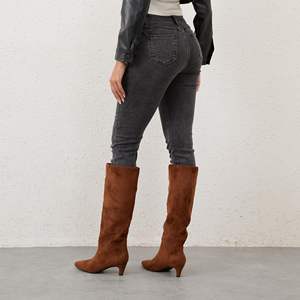 Bottines à talon chaton pour femmes, à <span class=keywords><strong>large</strong></span> <span class=keywords><strong>mollet</strong></span>, bout carré, <span class=keywords><strong>bottes</strong></span> longues, tendance, en <span class=keywords><strong>cuir</strong></span>, talon bas, <span class=keywords><strong>bottes</strong></span> mi-hautes - Product Image 4