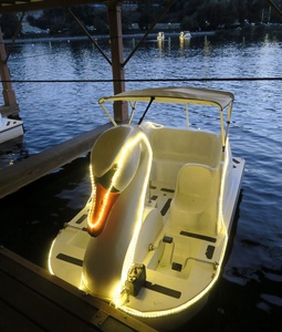 Pédalo Cygne Lumineux à <span class=keywords><strong>Prix</strong></span> Abordable avec Lumières LED pour 2 ou 4 Personnes – Formes Animales Requin, Canard, Cygne, Flamant Rose – Bateau Pédalo pour Lac et Eau - Product Image 2