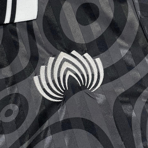 Maillot de Foot Vintage Noir Personnalisé Haute Qualité par Sublimation pour Homme, Respirant en Polyester, Service OEM - Product Image 4