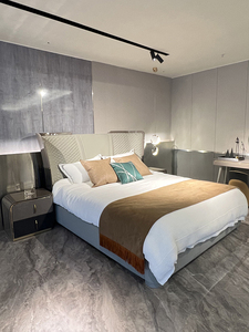 <span class=keywords><strong>Lit</strong></span> de style <span class=keywords><strong>futuriste</strong></span> <span class=keywords><strong>Lit</strong></span> double italien moderne de luxe de 1.8m <span class=keywords><strong>Lit</strong></span> doux pour la maison avec cuir véritable en bois massif haut de gamme - Product Image 2