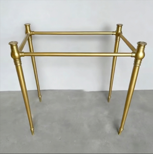 ขาโต๊ะเครื่องแป้งทองเหลืองซาตินสุดหรู 304SS สำหรับห้องนอน ชุดโต๊ะเครื่องแป้งแบบเปิด <span class=keywords><strong>คอน</strong></span><span class=keywords><strong>โด</strong></span> ขาโต๊ะเครื่องแป้งแบบเปิด อ่างอาบน้ำแบบเปิด เฟอร์นิเจอร์<span class=keywords><strong>ว</strong></span>ินเทจ - Product Image 5