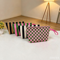 Tas Rajut Bergaris Wanita Retro Motif Kotak-kotak, Tas Penyimpanan Kosmetik Portabel, Tas Makeup Resleting dengan Tali Pergelangan Tangan