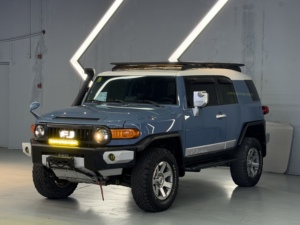 Toyota FJ Cruiser d'<span class=keywords><strong>occasion</strong></span> 2017, 15 000 miles, norme Euro V, transmission automatique, moteur 4L Turbo, sièges en cuir, toit ouvrant, caméra 360° arrière - Product Image 1