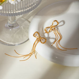 J&D Fijne Sieraden 18K Goud Roestvrijstalen Oorbellen Waterdicht Strikvormig Met Kwast Lange Oorbellen - Product Image 2