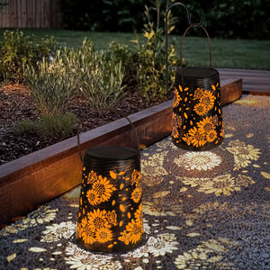 Lanterne solaire d'extérieur de haute qualité, étanche IP65, design moderne en fer forgé creux en forme de cœur et de fleur, noir et or, pour patio, cour et jardin - Product Image 2