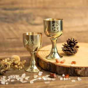 <span class=keywords><strong>Calice</strong></span> in Ottone, Bicchiere per Vino, <span class=keywords><strong>Calice</strong></span> in Metallo per Liquori e <span class=keywords><strong>Acqua</strong></span>, Coppa Intagliata a Tema, Strumento Rituale Inciso per Wicca e Stregoneria - Product Image 1