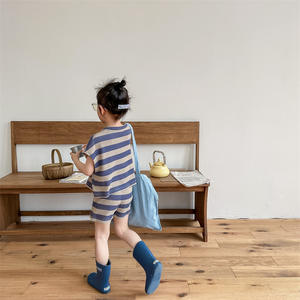 Enfants ensembles <span class=keywords><strong>2023</strong></span> été garçons et filles à manches courtes Shorts gaufré rayure deux pièces ensemble enfant en bas âge bébé fille vêtements tenue - Product Image 3