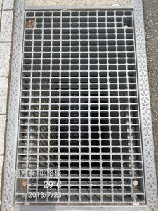 Grille en acier durable de qualité supérieure pour allées de parcs et systèmes de drainage, grille extérieure - Product Image 6
