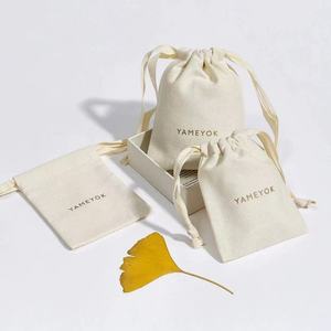 Sac à cordon en toile de coton recyclé biologique - Rangement anti-poussière - Taille et couleur personnalisables - Utilisation pour cadeaux et artisanat - Product Image 1