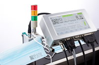 Nieuwe 12,7 mm TIJ industriële online inkjetprinter met hoge nauwkeurigheid voor het automatisch printen van houdbaarheidsdata op flexibele materialen, geschikt voor huisdierenvoedingsdozen en maskers.