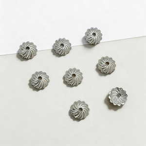 Cuentas espaciadoras en forma de flor de hierro chapadas en blanco K para la fabricación de pulseras, componentes de joyería - Product Image 1