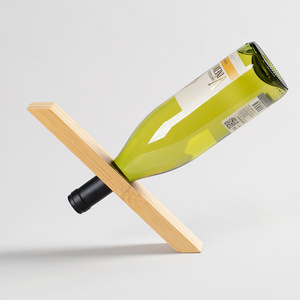 Estante para vino de bambú con diseño en ángulo, expositor de una sola botella, estante semicircular de madera para uso en el hogar y la sala de estar - Product Image 3