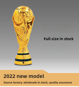 كأس جائزة كرة القدم العالمية من الراتنج على شكل قفاز ذهبي وحذاء لهدايا ديوالي والتخرج وعيد الميلاد والهالوين وعيد الفصح ورأس السنة الجديدة - Product Image 3