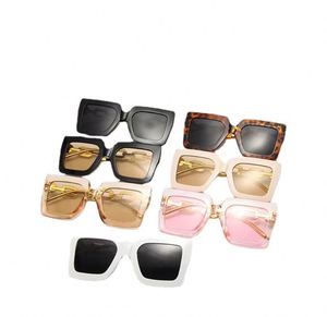 Nuevas Gafas de Sol de Diseño de Moda con Montura Grande de Plástico para Hombres y Mujeres, Estilo Vintage - Product Image 2