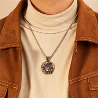 Rétro Personnalité En Acier Inoxydable Collier Hommes Punk Épine Dieu Creux Tête Humaine En Acier Inoxydable Pendentif Rond pour Hommes