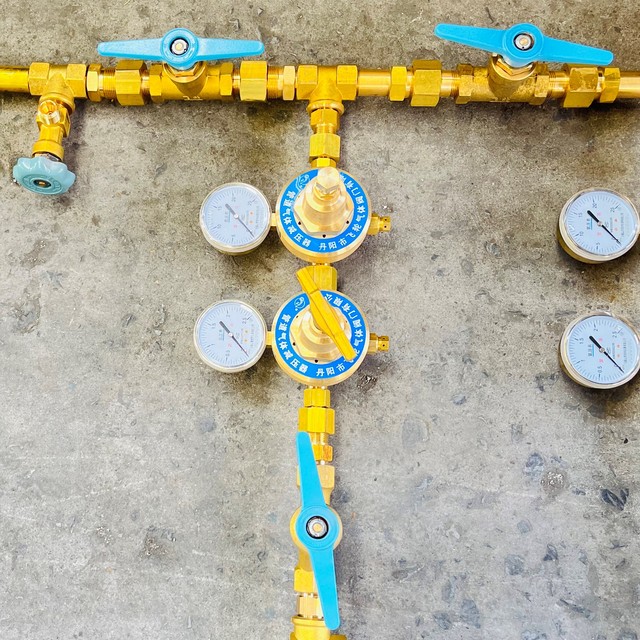 Gas Cylinder Manifold Customizable High Quality for Medical Oxygen System & Industrial Gas Use