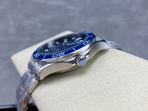 Reloj Mecánico de Buceo de Lujo, de la Mejor Calidad, Resistente al Agua, 42 mm, Movimiento VS Factory 8800, Bisel de Cerámica Azul, Esfera Azul, 300 m - Product Image 3