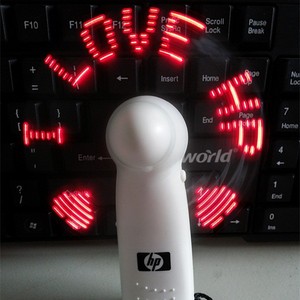 Ventilador con Letras LED Iluminadas Personalizadas, con Fuente de Letras Personalizable, Ventilador Portátil a Batería, Regalo Recargable - Product Image 1