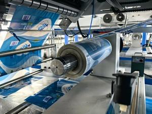 Machine de rétraction automatique de bouteilles en verre électrique haute vitesse, moteur, 30 paquets/min, emballage à film en une seule rouleau, certifiée CE, nouvelle génération pour l'alimentation - Product Image 5