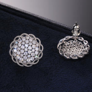 Pendientes de Oro Blanco con Diamantes Redondos de Corte Brillante en Forma de Flor, Joyería de Lujo para Boda para Mujer, Engaste Circular - Product Image 5