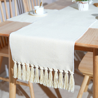 Chemin de table jacquard de couleur unie nappe en coton tissé de luxe avec pompon simple élégant à usage domestique disponible pour la vente en gros