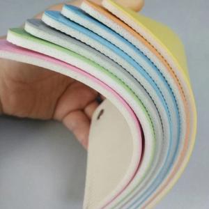 Suelo Deportivo de PVC Gris Blanco de 3.5mm y 5mm de Grosor para Pilates, Yoga, Ballet y Danza - Product Image 2