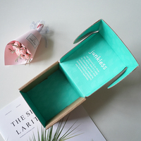 Boîte d'expédition en carton ondulé durable avec impression couleur intégrale vif et présentation intérieure élégante personnalisée pour cadeau sur mesure