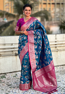 Delight In Pink Banarasi Sari de seda suave con hermoso contraste Jaal y exquisito tejido Zari Ideal para bodas Festivales - Product Image 4