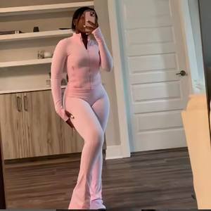 Conjunto Personalizado de 2 Piezas para Mujer Chándal de Otoño Fitness con Chaqueta de Jogger y Pantalones Acampanados Ropa de Estar por Casa para Mujer - Product Image 2