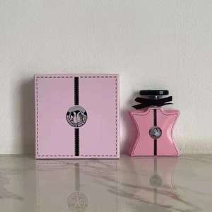 Les Montagnes de <span class=keywords><strong>Darjeeling</strong></span> : un mélange de thé frais et rafraîchissant, aux notes boisées longue durée, 100 ml. Vente directe usine, vente en gros, pour hommes. - Product Image 4