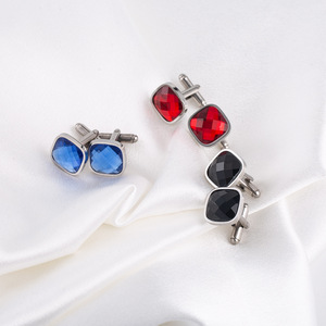 Mancuernillas Cuadradas de Acero Inoxidable para Hombre con Incrustaciones de Diamantes de Imitación, Diseño Geométrico para Ocasiones de Negocios, Colores Azul, Negro y Rojo - Product Image 2