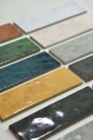 Carreaux carrés de 8 mm d'épaisseur, style français moderne, en porcelaine pleine, brillants et émaillés, 150x150, colorés, en bande longue, pour supermarché et extérieur