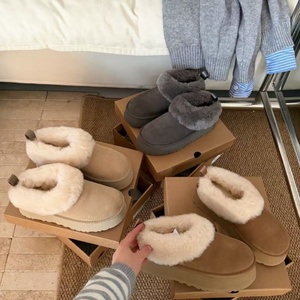 Bottes de neige pour femmes à semelle épaisse, de créateur, prêtes à l'emploi, avec doublure en fourrure et polaire, pour l'extérieur, chaussures chaudes en coton, vente en gros d'usine - Product Image 1