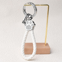 Nuevo Llavero de Aleación de Zinc con Incrustaciones de Diamantes en Forma de Garra de Oso, Colgante de Moda para Bolsos de Pareja, Regalos Creativos Personalizados