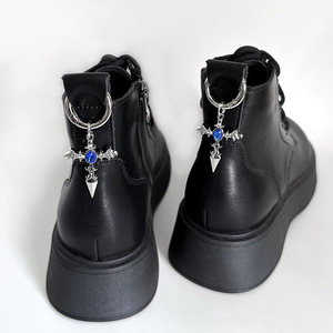 Fibbia per <span class=keywords><strong>Scarpe</strong></span> in Lega di Zinco con Strass Rossi e Blu a Forma di Ali di Demone, Stile Punk, Versatile per Stivali Martin - Product Image 2