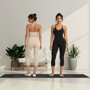 Ensemble de yoga deux pièces pour femme : débardeur et legging mi-mollet à séchage rapide pour la gym et la course à pied - Product Image 3