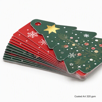 Étiquettes suspendues en carton personnalisées avec code-barres et impression à chaud pour les emballages cadeaux de vêtements