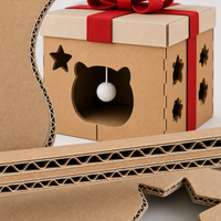 Boîte-cadeau en carton ondulé pour chat avec entrée en forme de tête de chat, découpes en forme de patte et nœud rouge