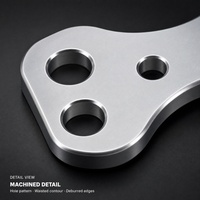 Plaque de connexion multi-trous en alliage d'aluminium usiné CNC, forme sablier, support de sangle métallique de précision pour équipement mécanique