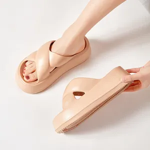 Sandal selop datar wanita, Kasut pantai tali silang Anti slip EVA Anti bau luar ruangan untuk perempuan musim panas