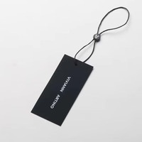 Étiquettes de vêtements personnalisées en carton noir imprimées rectangulaires, respectueuses de l'environnement pour les marques